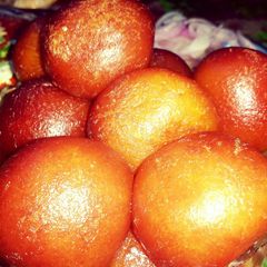 A picture of Gulab jamun.