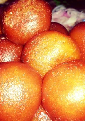 A picture of Gulab jamun.