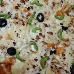 A picture of Chicken Tikka Pizza.