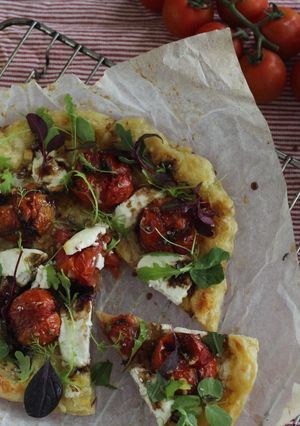A picture of Balsamic roasted tomato and goat's cheese tart.