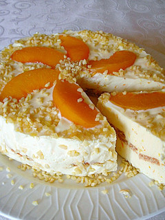 Una foto de Tarta sin horno con queso a la aroma de naranja