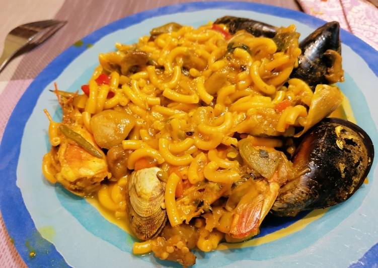 Fideuá de marisco sucosita