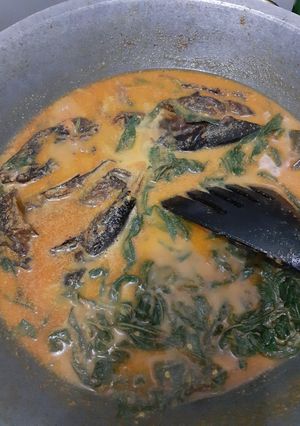 Foto resep Gulai Ikan asap (salai) dengan daun singkong