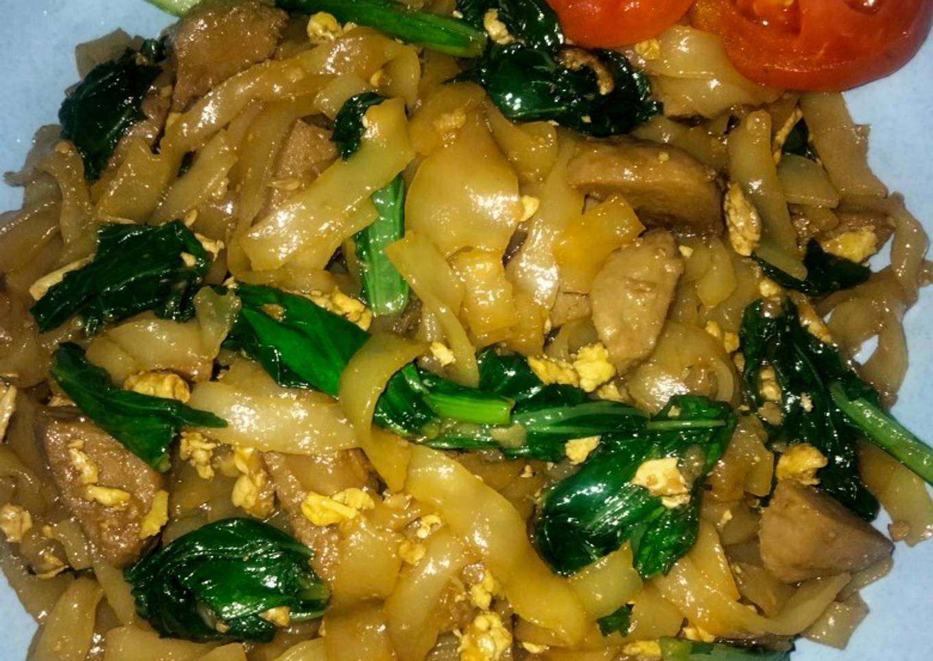 Kwetiaw goreng telur bakso