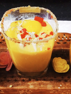 મેંગો લસ્સી(mango lassi recipe in Gujarati) રેસીપી મુખ્ય ફોટો