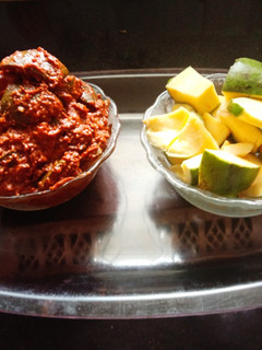 ஆவக்காய் ஊறுகாய் (Avakkaai oorukaai recipe in tamil) செய்முறை முக்கிய புகைப்படம்