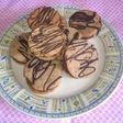 Alfajores de nuez, rellenos de chocolate