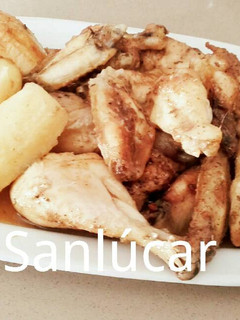 Una foto de Pollo al horno campero con manzanas, pasas y ciruelas