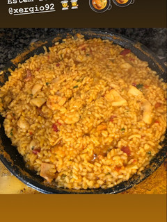 Una foto de Paella de marisco