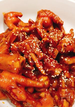Hình của món Chân gà sốt Hàn Quốc.