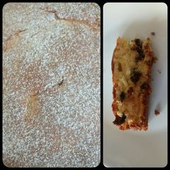A picture of Pear and chocolate chip cake 🍐.