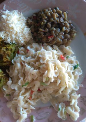 Una foto de Pasta o spaghetti con leche😍