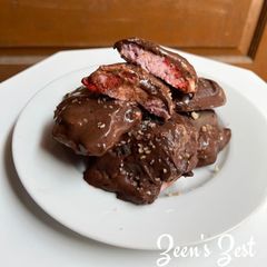 A picture of Frozen Yoghurt and Strawberry Chocolate Bites.