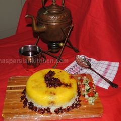 A picture of Persian upside down rice (Tahchin-e Morgh).