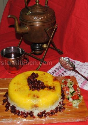 A picture of Persian upside down rice (Tahchin-e Morgh).