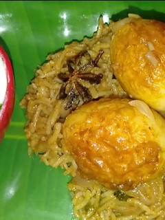 பொரித்த முட்டை பிரியாணி (குக்கரில்) செய்முறை முக்கிய புகைப்படம்