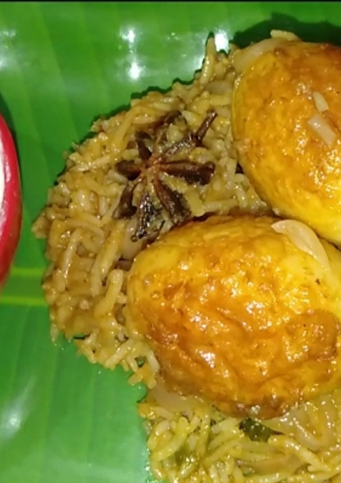 பொரித்த முட்டை பிரியாணி (குக்கரில்) செய்முறை முக்கிய புகைப்படம்