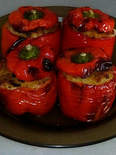 Una foto de Pimientos rojos rellenos 🍴