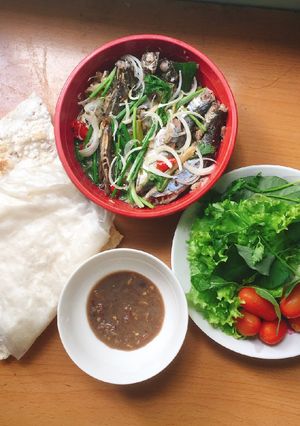 Hình của món Cá hấp cuốn rau sống.