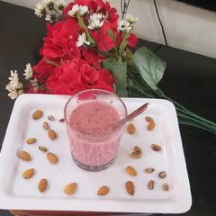 A picture of Kashmiri tea /pink tea.