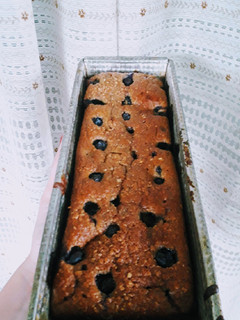 Una foto de Budín de banana y arándanos saludable