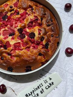 Foto di Torta soffice con frutti di bosco