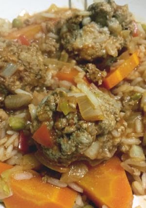 Una foto de Albóndigas de carne con arroz