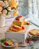 Zucchini-Zitronen-Kuchen mit Himbeeren