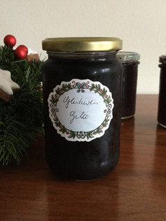 A picture of Gluhwein Jelly.