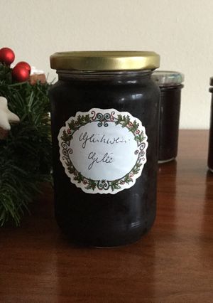 A picture of Gluhwein Jelly.