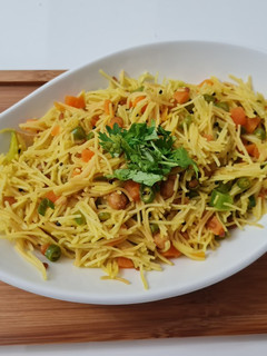 વર્મીસેલી ઉપમા(Vermicelli Upma Recipe In Gujarati) રેસીપી મુખ્ય ફોટો