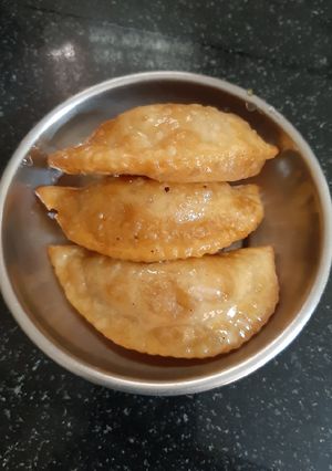 A picture of Ghujiya.