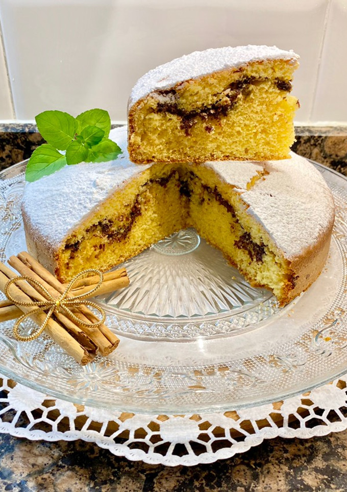 Una foto de Bizcocho de naranja relleno de chocolate fondant