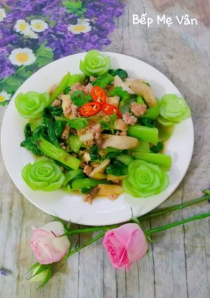 Hình của món Cải thìa xào nấm đùi gà và thịt xay.