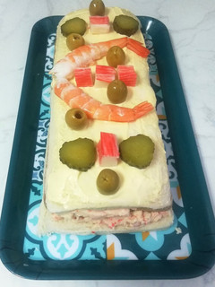 Una foto de Pastel Sándwich de Langostinos 🦐 y Palito de Cangrejo 🦀