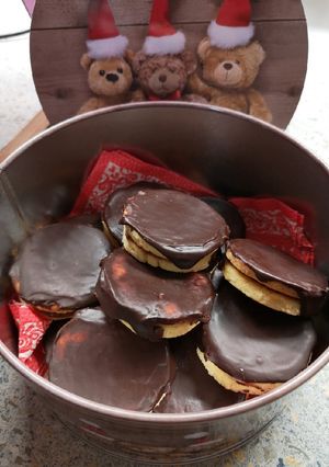 Kókuszos-étcsokoládés isler recept fotója