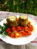 Alcachofas rellenas con salsa de queso