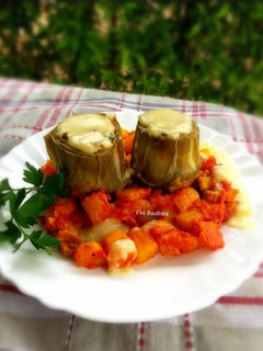 Una foto de Alcachofas rellenas con salsa de queso