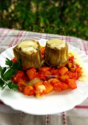 Una foto de Alcachofas rellenas con salsa de queso