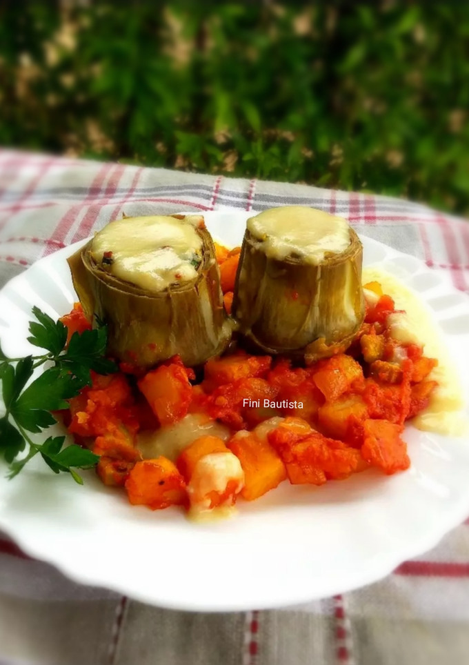 Una foto de Alcachofas rellenas con salsa de queso