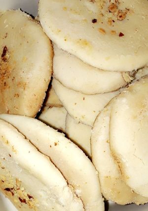 A picture of White cookies.