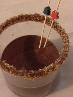 Una foto de Chocolate caliente a la canela caramelizada