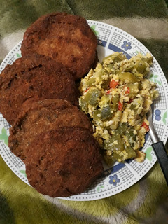 Una foto de Revuelto de zapallitos con milanesas