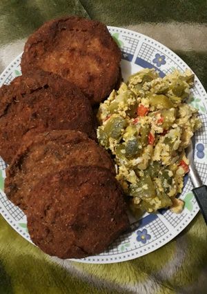 Una foto de Revuelto de zapallitos con milanesas