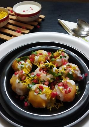 દહીં પુરી (Dahi Puri Recipe In Gujarati) રેસીપી મુખ્ય ફોટો