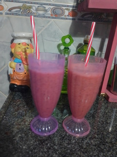 Una foto de Licuado multifrutal 🍓🍑🍌🍊🫐