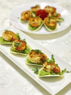 Hình của món Tôm salad bơ.