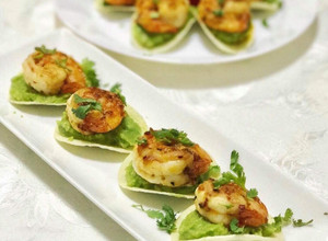 Hình của món Tôm salad bơ.