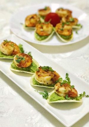 Hình của món Tôm salad bơ.