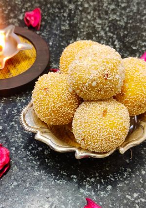 A picture of Kesar Coconut Dry Fruit Ladoo.